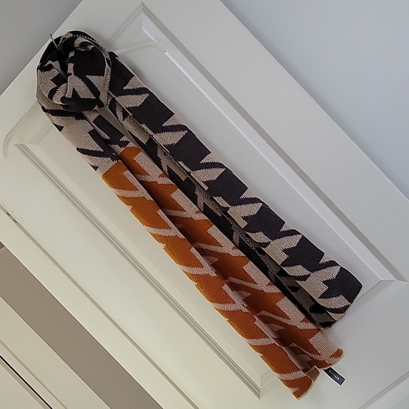 RW&CO Scarf - Picture 4 of 5